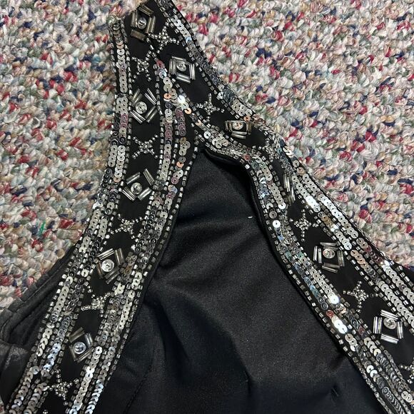 Betsy & Adam Black One Shoulder Long Formal Gown with Silver Bead Detail Size 6 - Picture 12 of 15